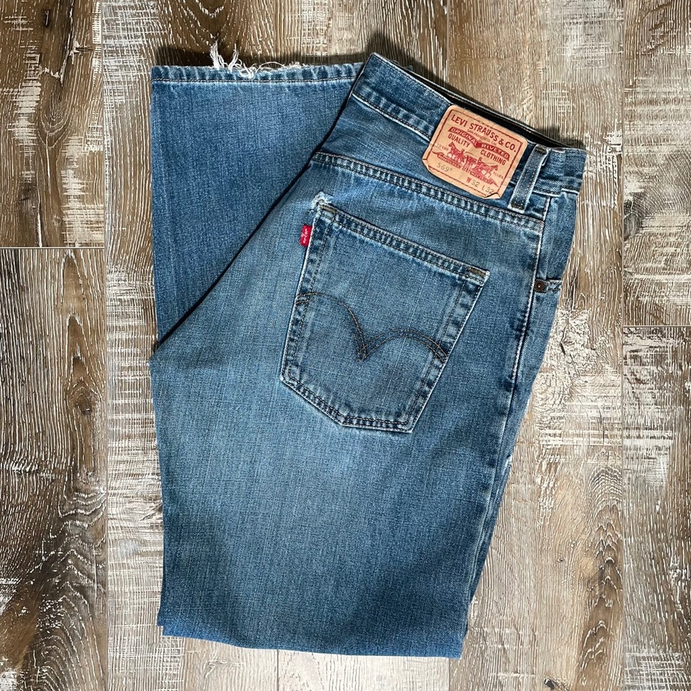 Blue Levi’s 569 “Loose Straight” fit (32x32)